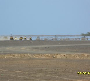 Fata Morgana mit wegfahrenden Buggys