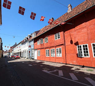 Enge Gassen und bunte Gebäude