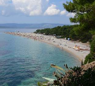 Blick von Promenade auf Zlatni rat