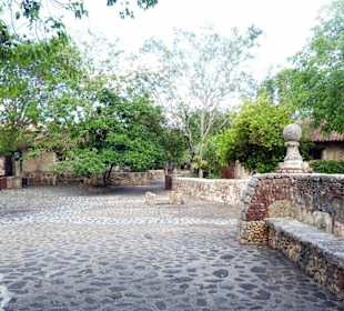 Eingang zum Künstlerdorf