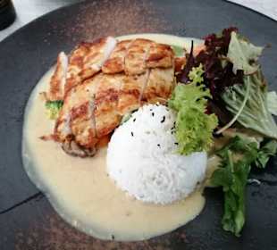 Zum Essen beim japanischen Rest. Kai Sushi & Bar