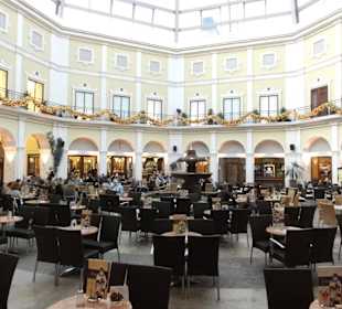 Blick auf die Plätze der Piazza