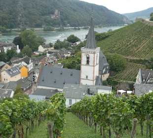 Blick auf Assmannshausen mit Heilig-Kreuz-Kirche