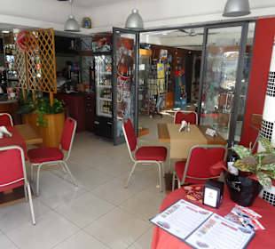 Kleines Cafe angegliedert