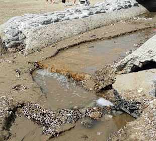 Kanal direkt neben dem Strand