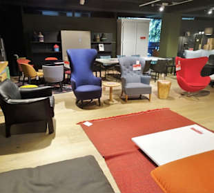 Rundgang durch das Gebäude von "stilwerk"