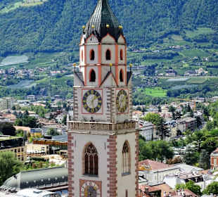Der Kirchturm vom Küchelberg aus gesehen