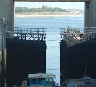 Fahrt durch die Schleuse