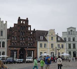 Außenansicht mit Nebenhäusern
