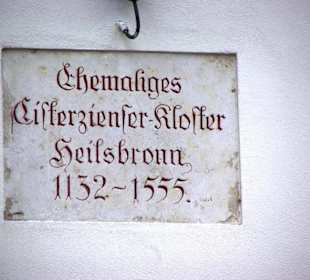 Sehenswerte Häuser schon im Ort