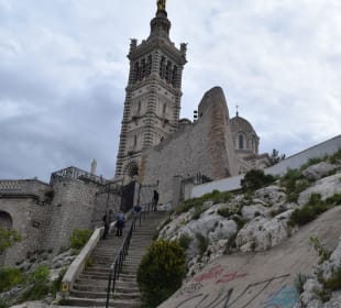 Treppe zur Notre Dame de la Garde