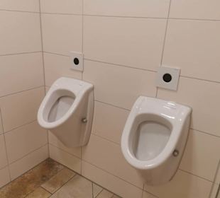 Saubere Herrentoilette