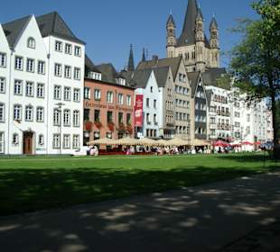 Kölner Altstadt, Rheinpromenade