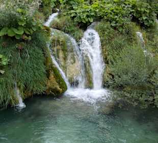 Große und kleine Wasserfälle