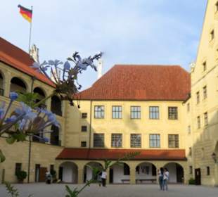 Innenhof mit Renaissance-Laubengängen