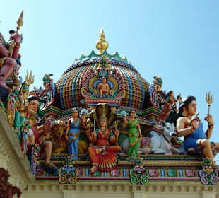 Viele schöne hinduistische Skulpturen