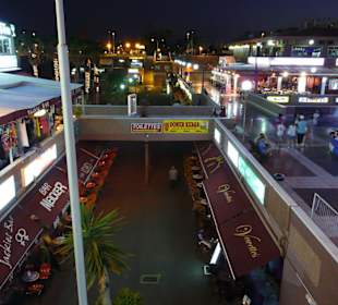 Einkaufszentrum Jumbo bei Nacht