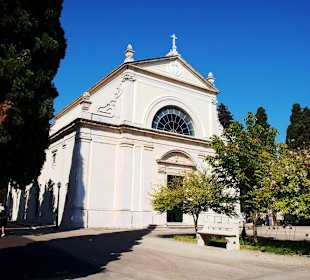 Kapelle auf dem Friedhof