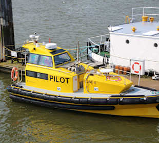 Reger Betrieb im Hafen