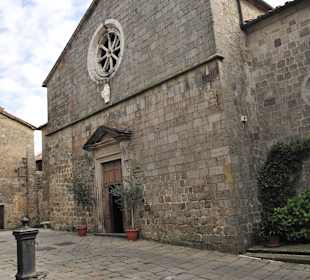 Kościół Santa Flora e Lucilla