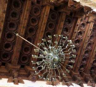 Kasettendecke aus Kastanienholz