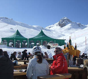 Corviglia, Bar außerhalb des Restaurants Marguns