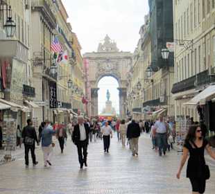Rua Augusta mit Triumphbogen.