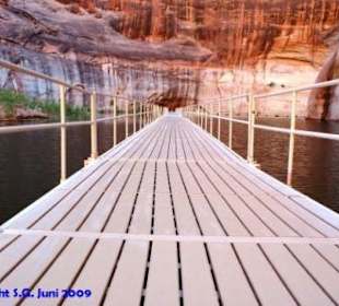 Steg vom Bootsanleger zur Rainbow Bridge