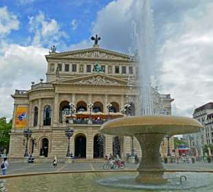 Alte Oper mit Brunnen