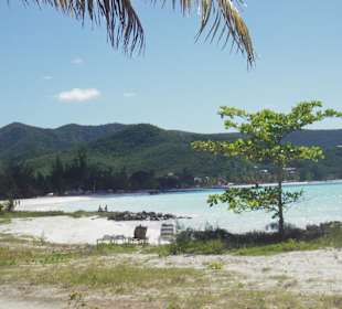 Ein Blick auf den Strand Jolly Harbour