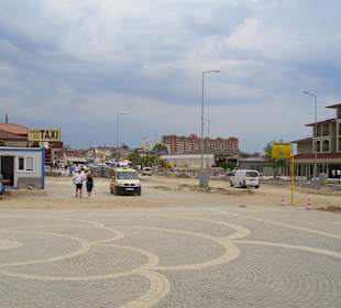 Im Hintergrund das neue Villa Side Residence