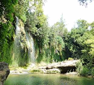 Der große Wasserfall im Juli