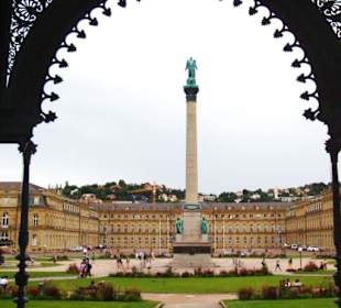 Säule vor Neuem Schloss, aus dem Pavillon