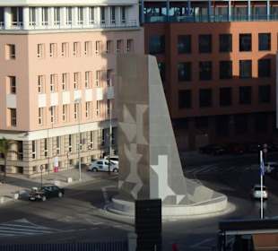 Monument auf dem Verkehrskreisel am Hafen
