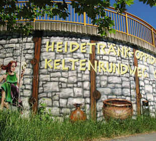 Die Fußgängerbrücke zum Wanderweg Goldgrube