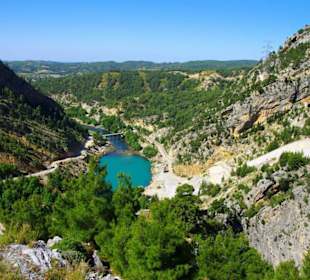 Der Staudamm selbst in voller Pracht