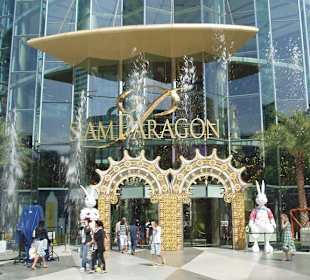 Eingang zum Mega Shopping