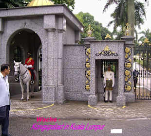 Wachen vor dem Königspalast