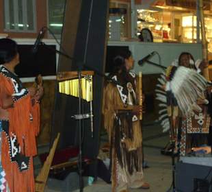 Indianer in der Fussgängerzone