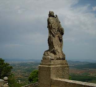 Statue auf der Klostermauer