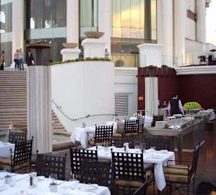 Restaurant über den Dächern Bangkoks