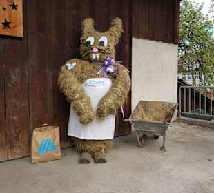 Ein Osterhase aus Stroh
