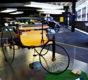 Im Museum Fahrzeugaustellung