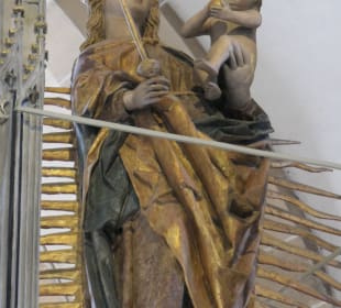 Detail am Turm vom Taufstein in der Severikirche