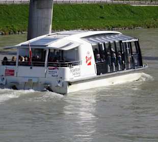 Die Amadeus Salzburg unter dem Makartsteg