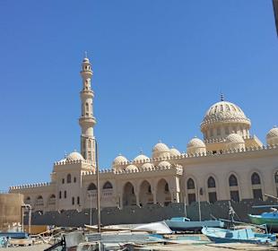 Neue Moschee vom Fischmarkt aus