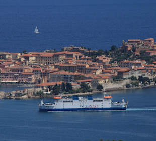 Einfahrt unserer Fähre in Portoferraio