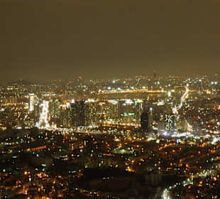 Seoul Tower di notte