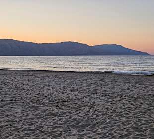 Strand in der Abenddämmerung