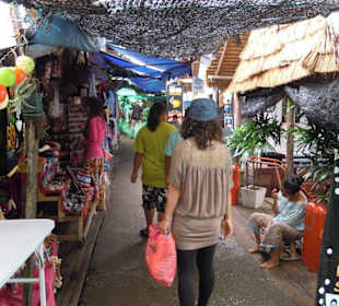 Viele Souvenir Läden